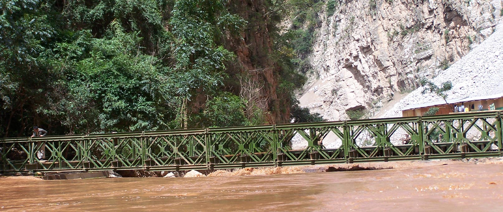 Jembatan Baja Sungai Pudu di Kabupaten Luquan, Yunnan