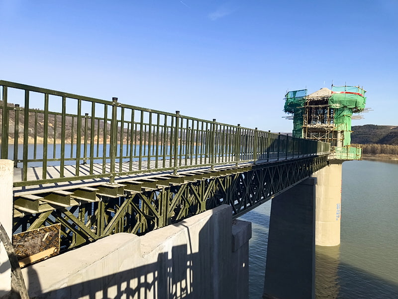 Jembatan Pendekatan Baja Dicat